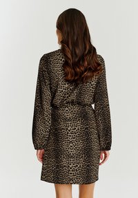 NAOKO MULTIWAY MINI LEOPARD  - Denní šaty - brown
