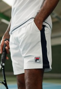 Fila SHORTS JAKOB - Sports shorts - white/navy