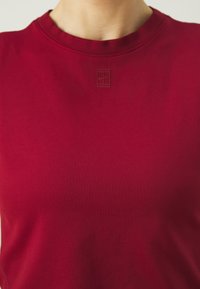 Nike Performance ADVANTAGE  - T-shirt de sport - team red