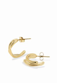 Guldtonade hoops med en vågig design. Tillverkade av metall, med en polerad yta och en standard klädd bak för tryggt bruk.