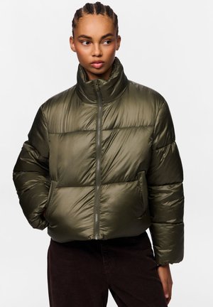 Pieces, PCAMILIA SHORT PUFFER JACKET PWP - Зимно яке - ivy green