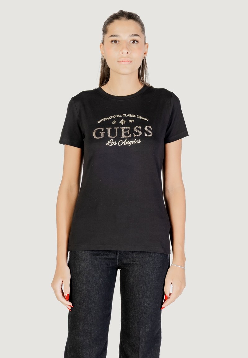 T-shirt nera a maniche corte, con un logo metallico argentato contenente il testo "GUES" e "Los Angeles", realizzata in morbido cotone.