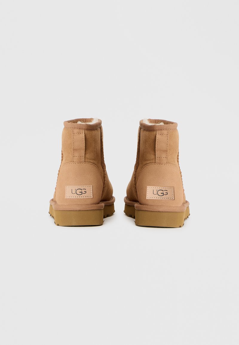UGG Classic Ultra Mini II Boots in Dusted Cocoa