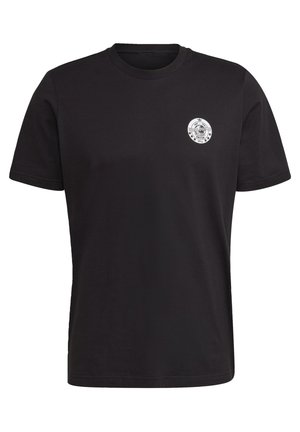 Sort T-shirt med korte ærmer og rund hals, med en lille hvid cirkulær logo på venstre bryst med teksten "Worldwide Surf United."
