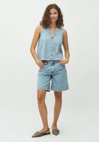 mbyM SANIRA-M - Džinsiniai šortai - vintage light blue