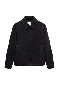 Chaqueta de mezclilla negra con cuello de solapa, cierre frontal con botones y dos bolsillos laterales. Presenta costuras en contraste y un ajuste relajado.