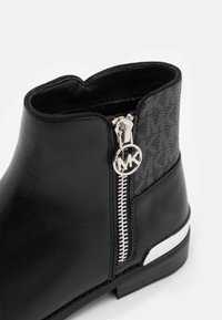 Michael Kors Kids EMMA THEODORA - Stövletter - black
