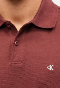 Calvin Klein Jeans CASUAL - Polokošeľa - mocha moment