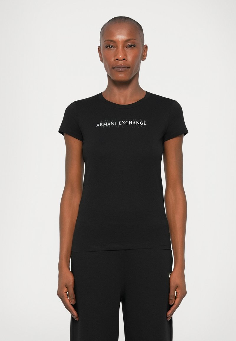 Tricou din bumbac negru cu mâneci scurte și guler rotund, având logo-ul "ARMANI EXCHANGE" în alb pe piept.