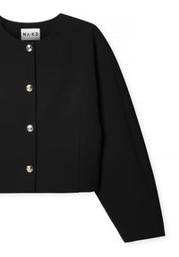 Črna kratka jakna s okroglo obleko, ki ima zlate gumbe ob sprednji strani in nekoliko napihnjene dolge rokave. Gladka tekstura blaga.