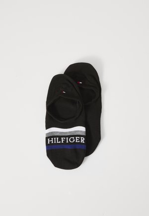 Juodi kulkšniniai kojinės su baltu ir mėlynu dryžuotu juostele, ant kurios yra užrašas "HILFIGER". Minkšta medžiaga su elastinga anga, kad tiktų tvirtai.