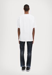 Versace Jeans Couture SWAN LOGO  - Camiseta estampada - white