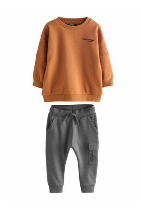 REGULAR FIT -UTILITY JOGGERS SET  - Trainingspak - rust brown