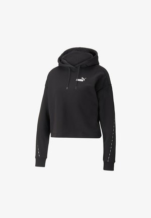 Sudadera corta negra con el logotipo de Puma en el frente, cordones en la capucha y texto blanco a lo largo de las mangas.