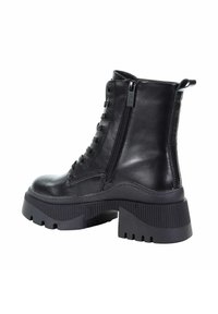 Czarne skórzane botki za kostkę z masywnym, strukturalnym obcasem, sznurowanym przodem i bocznym zamkiem błyskawicznym dla łatwego zakładania. Posiadają trwałą gumową podeszwę.