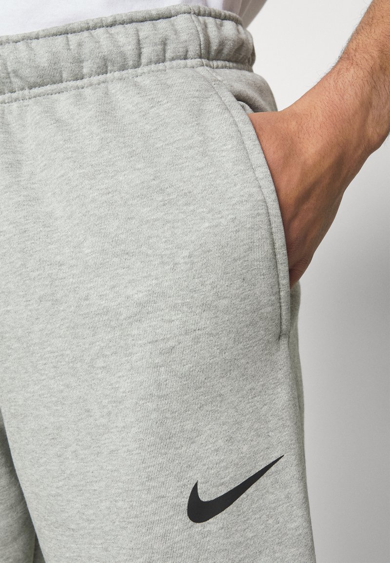 Herren Shirts | Nike Performance SHORT kurze Sporthose dark grey heather/black/grau - FR39281 Herren Shirts | Nike Performance SHORT kurze Sporthose dark grey heather/black/grau - FR39281