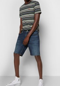 Levi's® Džínové kraťasy - dark-blue denim