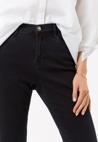 BRAX STYLE MARY MIT NORMALER LEIBHÖHE - Jeans slim fit - dark blue