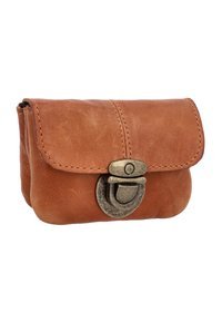Borsa in pelle marrone a forma arrotondata, con pattina pieghevole e chiusura in ottone. Presenta cuciture visibili e una superficie liscia.