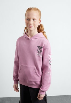 Haut à capuche rose avec une poche kangourou, avec un imprimé graphique sur la poitrine et la manche. Tissu doux et coupe décontractée.
