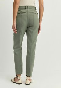 Next TALL FIT SCULPTING  - Chino stiliaus kelnės - sage green
