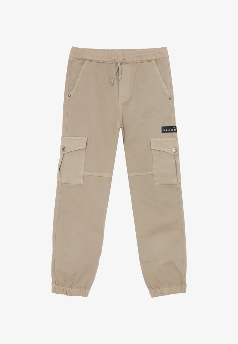 Pantaloni cargo beige con vita e polsini elasticizzati, chiusura con coulisse, tasche frontali, tasche laterali con bottone e una piccola etichetta nera del marchio.