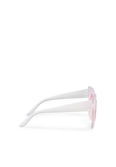 Occhiali da sole tondi con montatura trasparente e lenti rosa, caratterizzati da una texture liscia e decorati con piccole pietre preziose lungo il bordo.