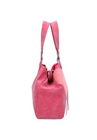 Roze handtas met een zachte, gestructureerde afwerking, voorzien van een ritssluiting aan de bovenkant, dubbele handvatten en kleurrijke accenten van pluizige materialen.