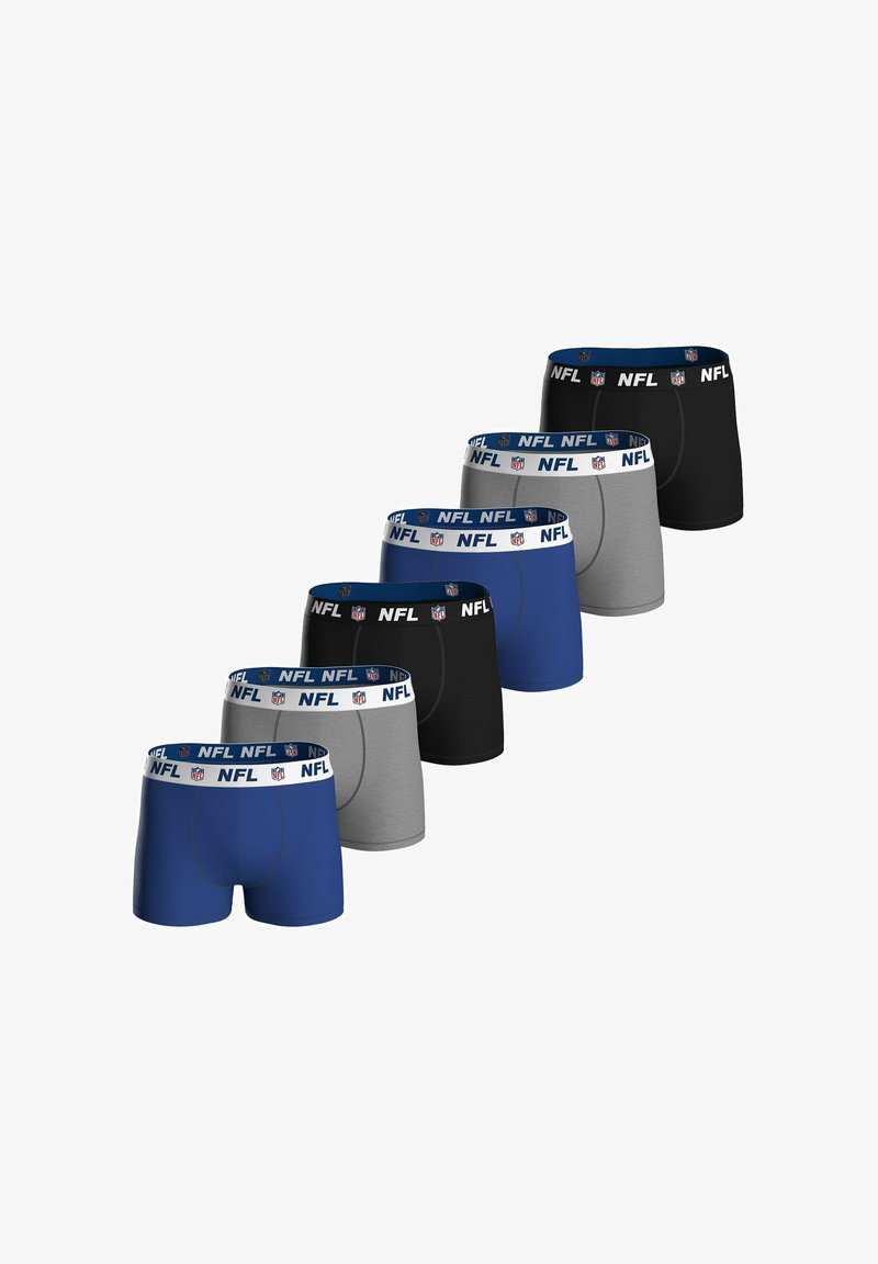 Six paires de boxers de marque NFL en bleu, gris et noir, disposées en diagonale avec des ceintures élastiques visibles.