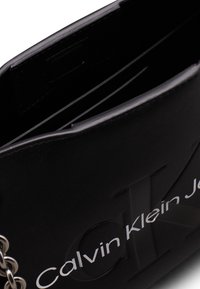 Calvin Klein Jeans SCULPTED SHOULDER BAG MONO - Torbica - fashion black