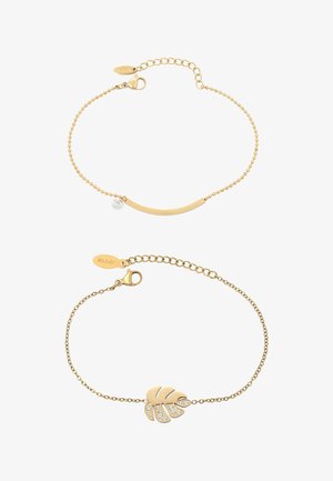 Gouden armbanden met een gebogen staaf met een kristal en een bladontwerp versierd met heldere stenen, fijne kettingen en sluitingen.