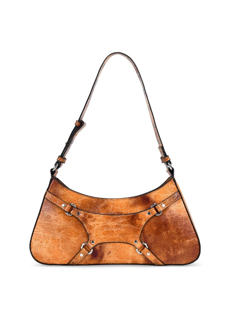 Bolso hobo de cuero marrón claro con una silueta curva, terminado con bordes negros en contraste y acentos de metal plateado. Superficie texturizada con arrugas.