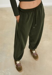 Stradivarius Baskets basses - dark green