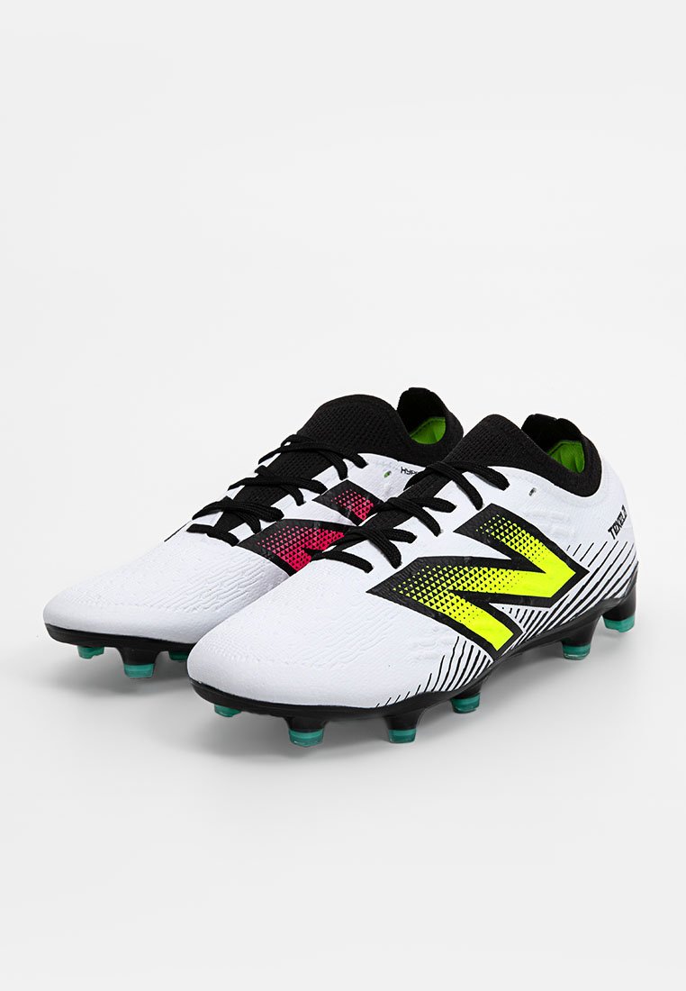 Fußballschuhe für festen Untergrund