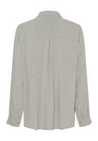 Lys grå skjorte med tynde hvide striber. Har krave, lange ærmer og en afslappet pasform med detalje af rygdelt.