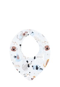 Biała śliniak w wzór psa, wykonany z miękkiego materiału. Posiada jasnoniebieskie tło z różnymi narysowanymi psami, z zapięciem na napy oraz w kształcie trójkąta.