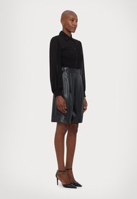 Max Mara Leisure ORTLES - Šortky - nero