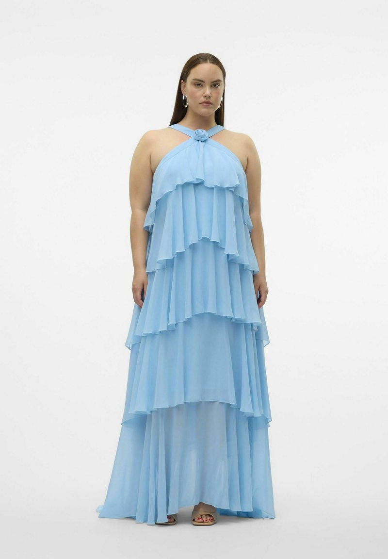 Svetlo modra maxi obleka iz chiffon tkanine, z obliko halter vratu in vozlom, ter polprosojno teksturo, ki pada po krilu.