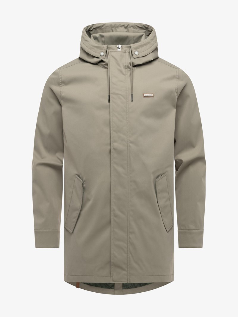 Beige hætteklædt herre regnjakke med forlynlås, trykknapdetaljer, to skrå lommer foran og justerbare snore i hætten.