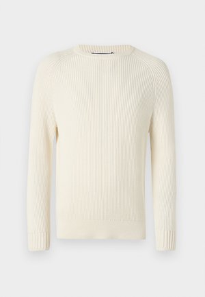 Kremasti rebrasti džemper s okruglim izrezom, dugim rukavima i teksturiranim uzorkom. Ima rebraste manžete i rub za tijesniji izgled.