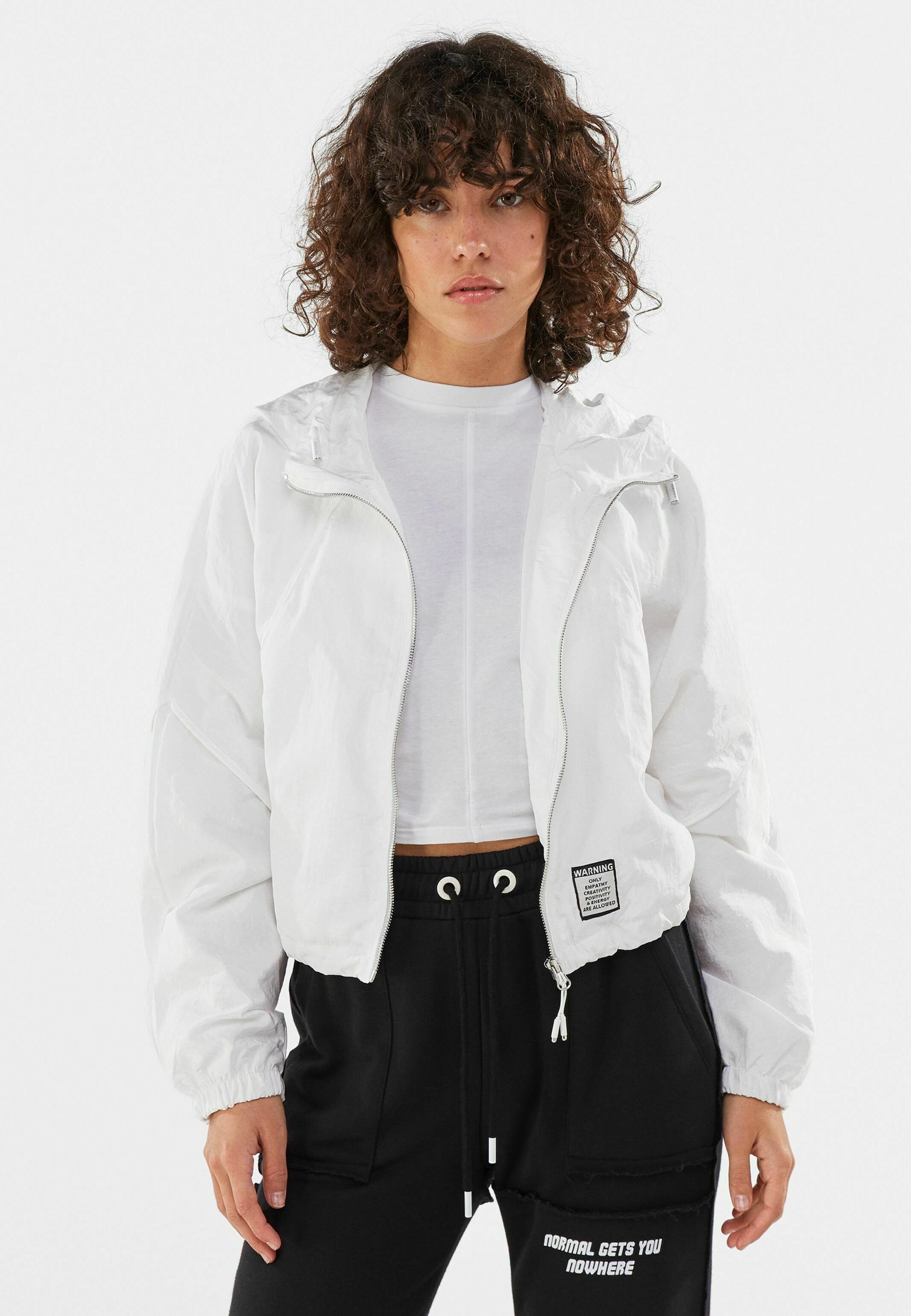 Damen MIT KAPUZE - Leichte Jacke Damen MIT KAPUZE - Leichte Jacke