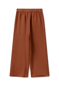 Kovově hnědé kalhoty s širokými nohavicemi a elastickým pasem, vyrobené z lehké texturované látky, položené na bílem pozadí.