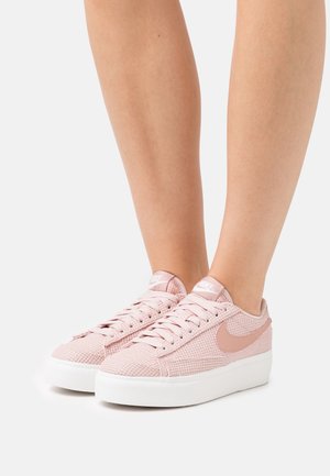 Nike Sportswear, Baskets basses - light pink