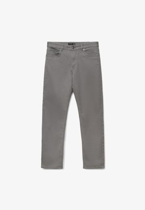 Graue Hose mit geradem Bein, vorderen und Münztaschen, Reißverschluss und Knopfverschluss, auf weißem Hintergrund dargestellt.