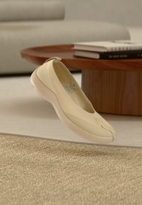 Non selezionato, off white