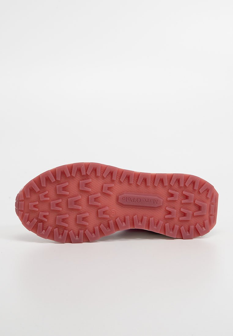 Buitenzool van de schoen gemaakt van rubber, met een getextureerd, diep looppatroon in roze. Logo gecentreerd ingebosseld. Glad afgewerkte randen.