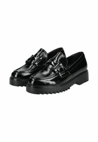 Schwarze Lackleder-Slipper mit einer robusten Sohle, die mit einer dekorativen Schnalle und flachen Nähten entlang der Kanten für zusätzliche Details versehen sind.