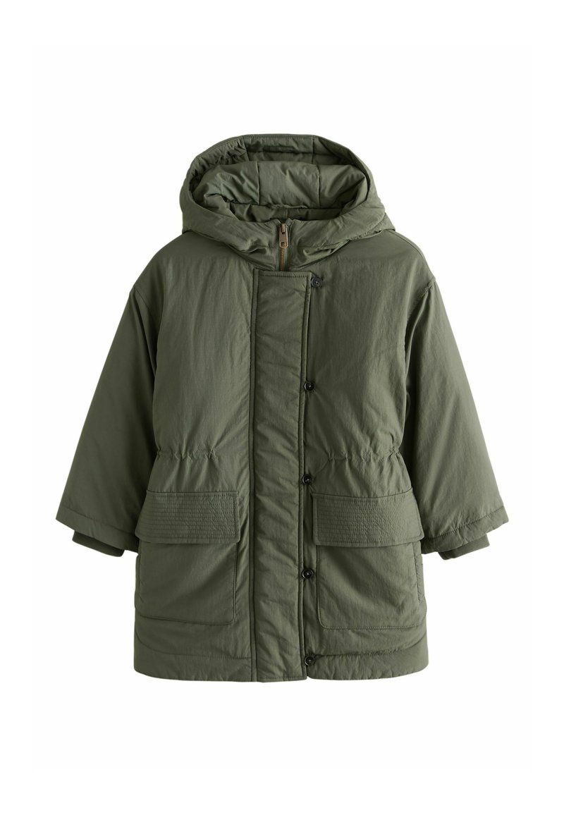 Alyvuogių žalios spalvos paminkštinta striukė su kapišonu. Yra priekinis užtrauktukas, spaudės mygtukai ir dvi didelės kišenės. Lygi, lengva medžiaga.