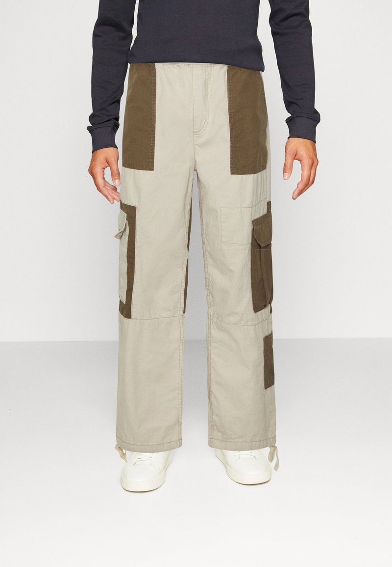 BDG Urban Outfitters CONTRAST UTILITY PANT Pantalones cargo ecru