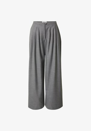 Grijze wijde broek met geplooide voorkant, knoopsluiting en een zachte stoftextuur. Heeft een getailleerde pasvorm en een casual ontwerp.